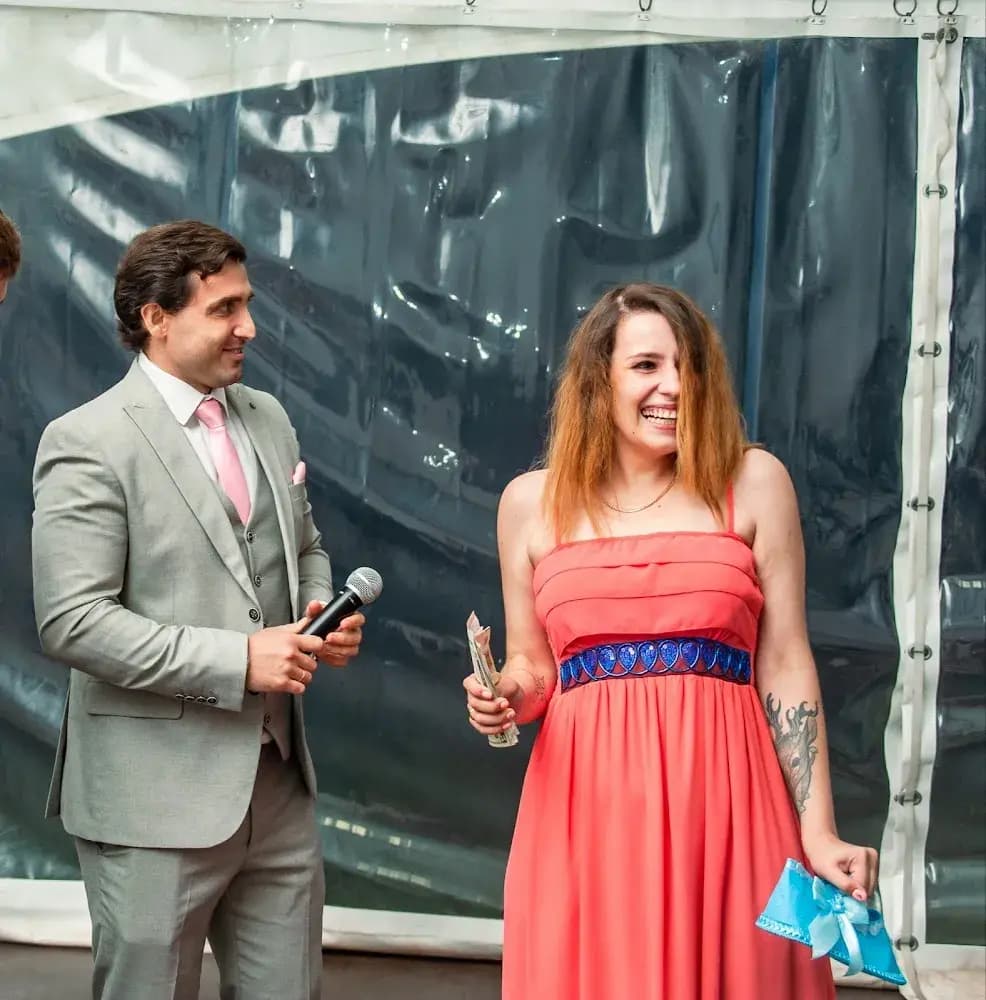 Ведущий Александр Хорошев