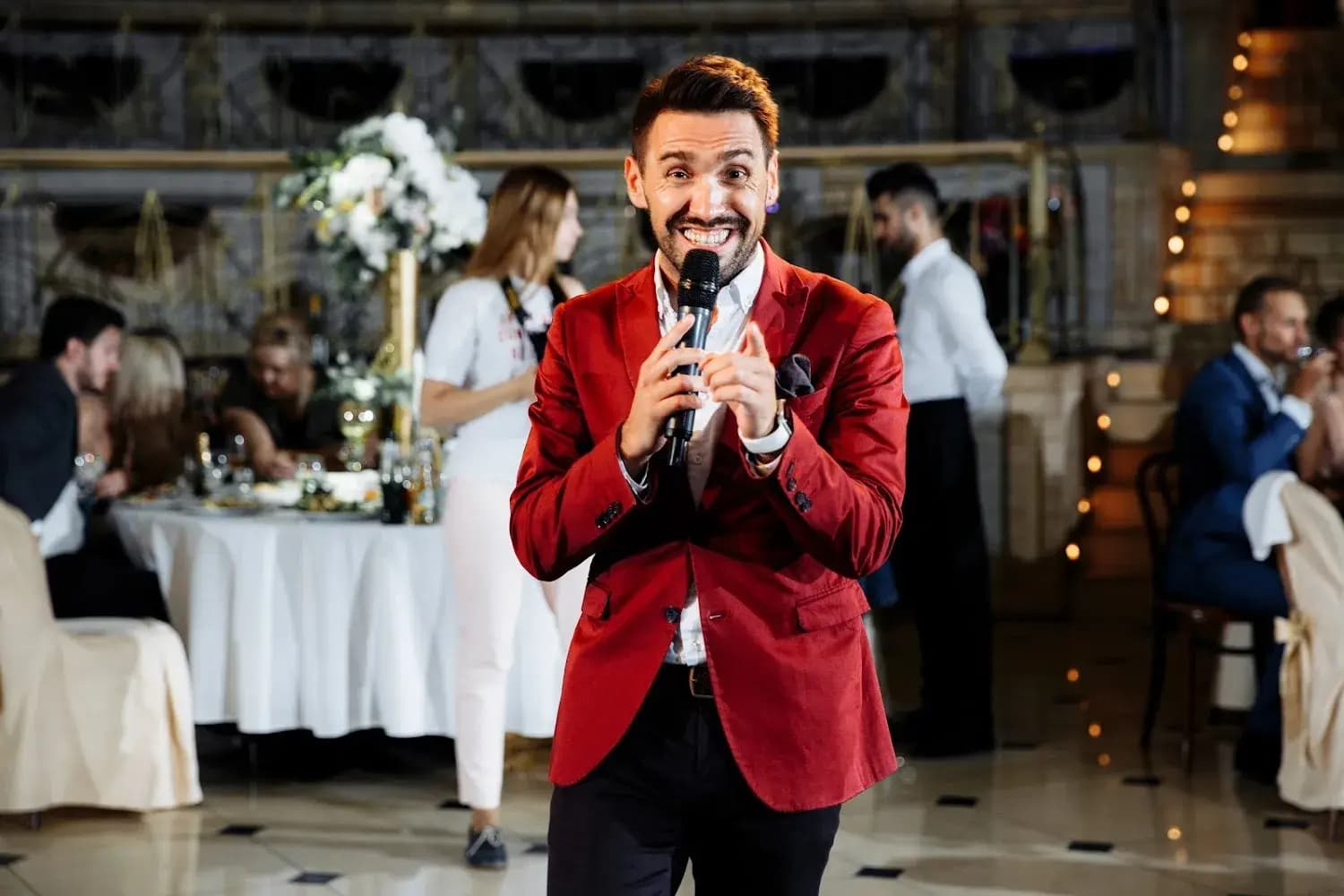 Ведущий Максим Главатских