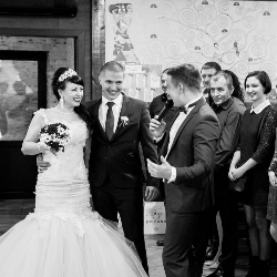 Ведущий Кирилл Андронов