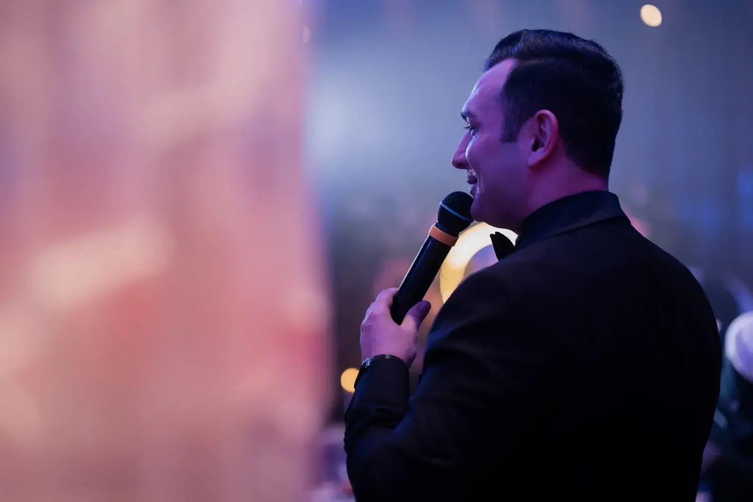 Ведущий Наиль Алиев