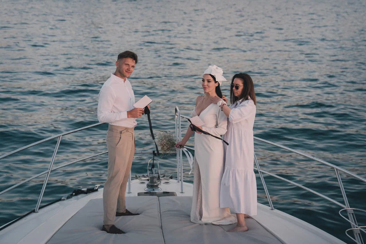 Ведущий Александр Дымов