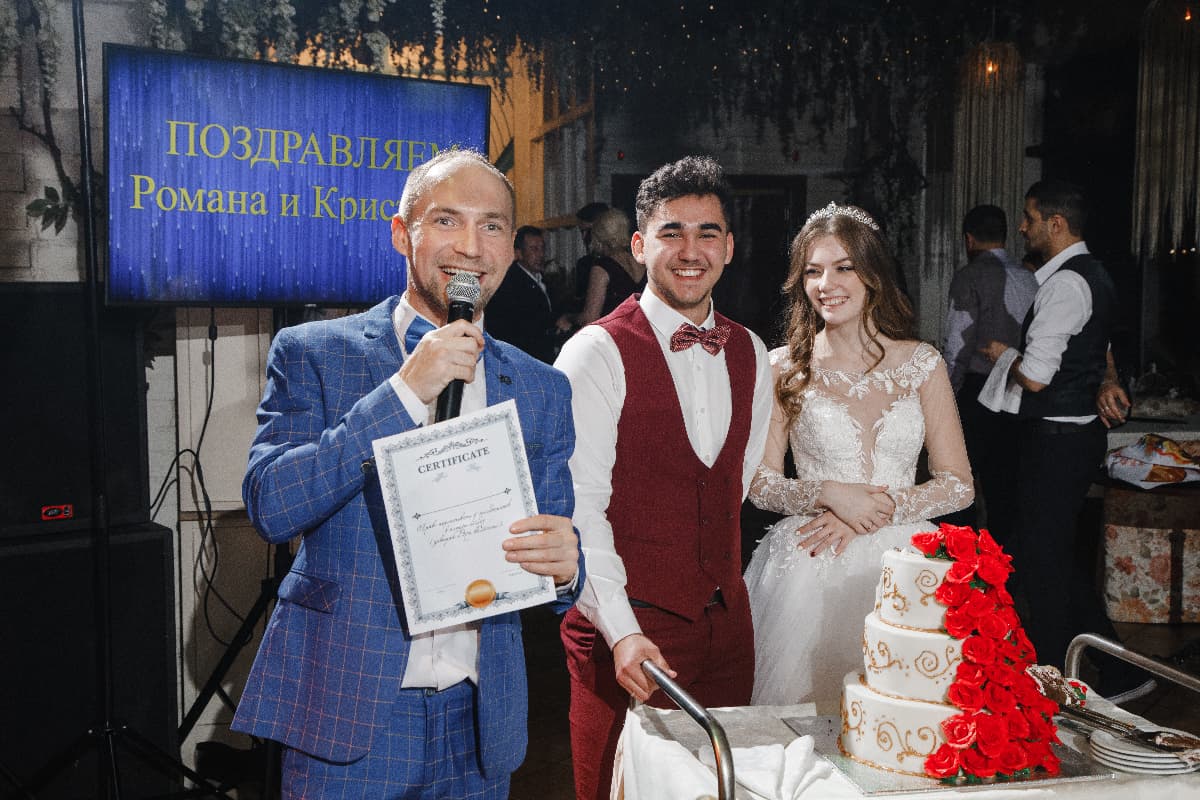 Ведущий Виталий Вялов