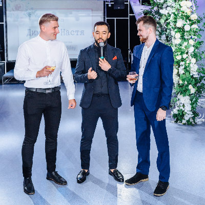 Ведущий Дмитрий Полухин