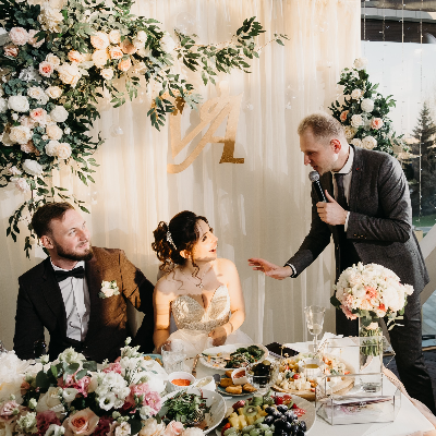 Ведущий Александр Дымов