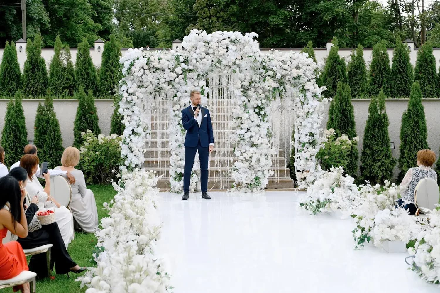 Ведущий Сергей Тарачанов