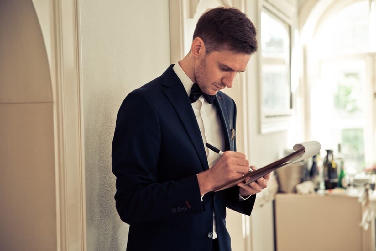 Ведущий Сергей Каушлы