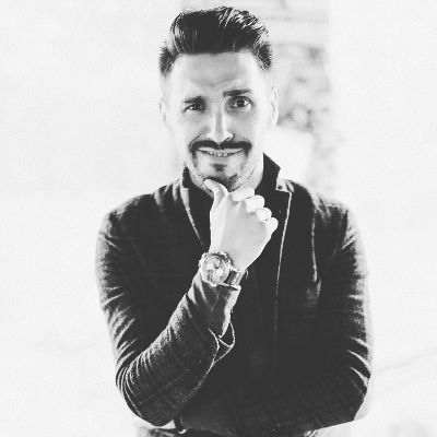 Ведущий Максим Главатских