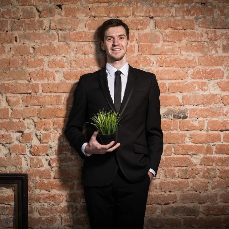 Ведущий Сергей Каушлы