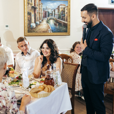 Ведущий Дмитрий Полухин