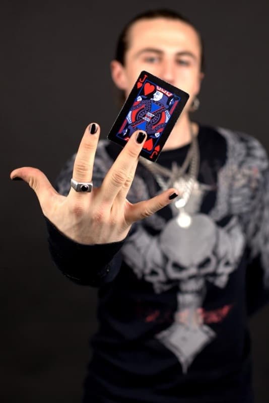 Фокусник , иллюзионист Денис Чертовский