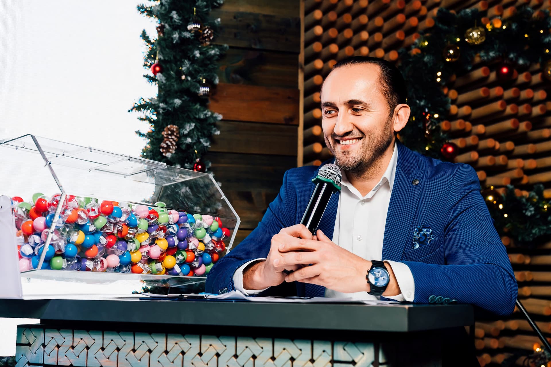 Ведущий Игорь Осипов