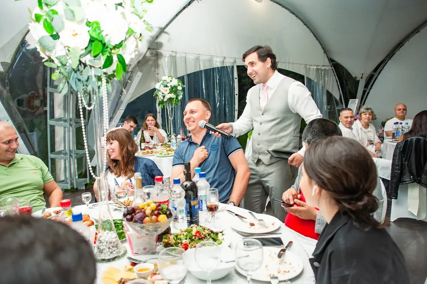 Ведущий Александр Хорошев