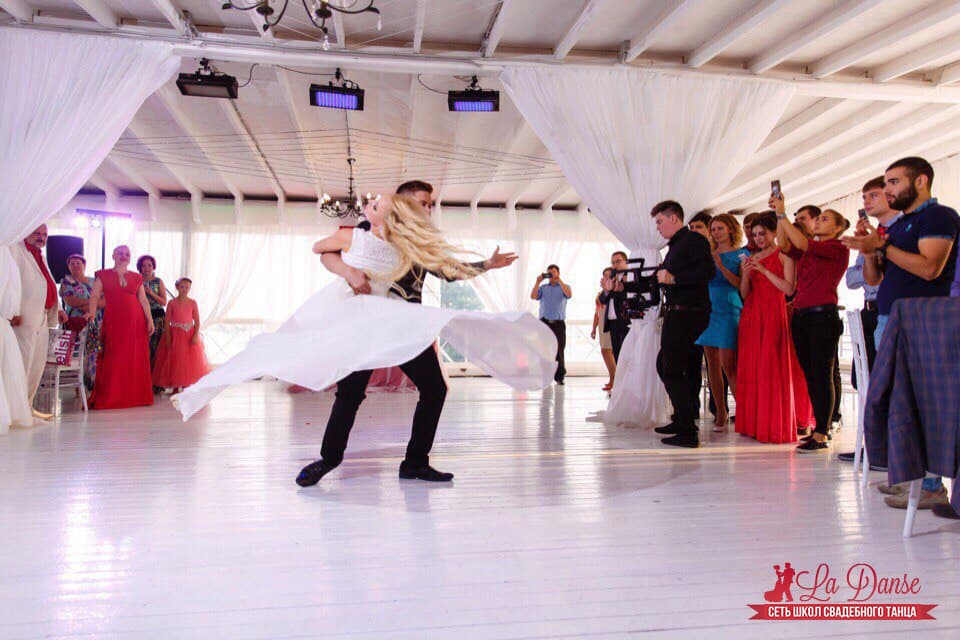 Сеть школ свадебного танца LA DANSE