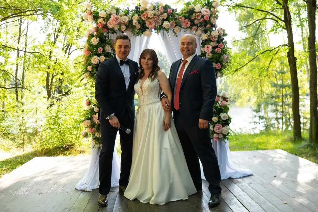 Ведущий Евгений Ярс