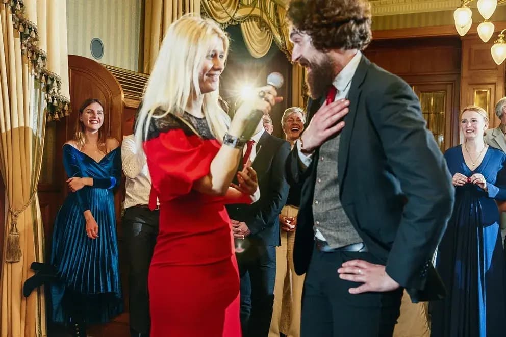 Ведущая Саша Пушкина