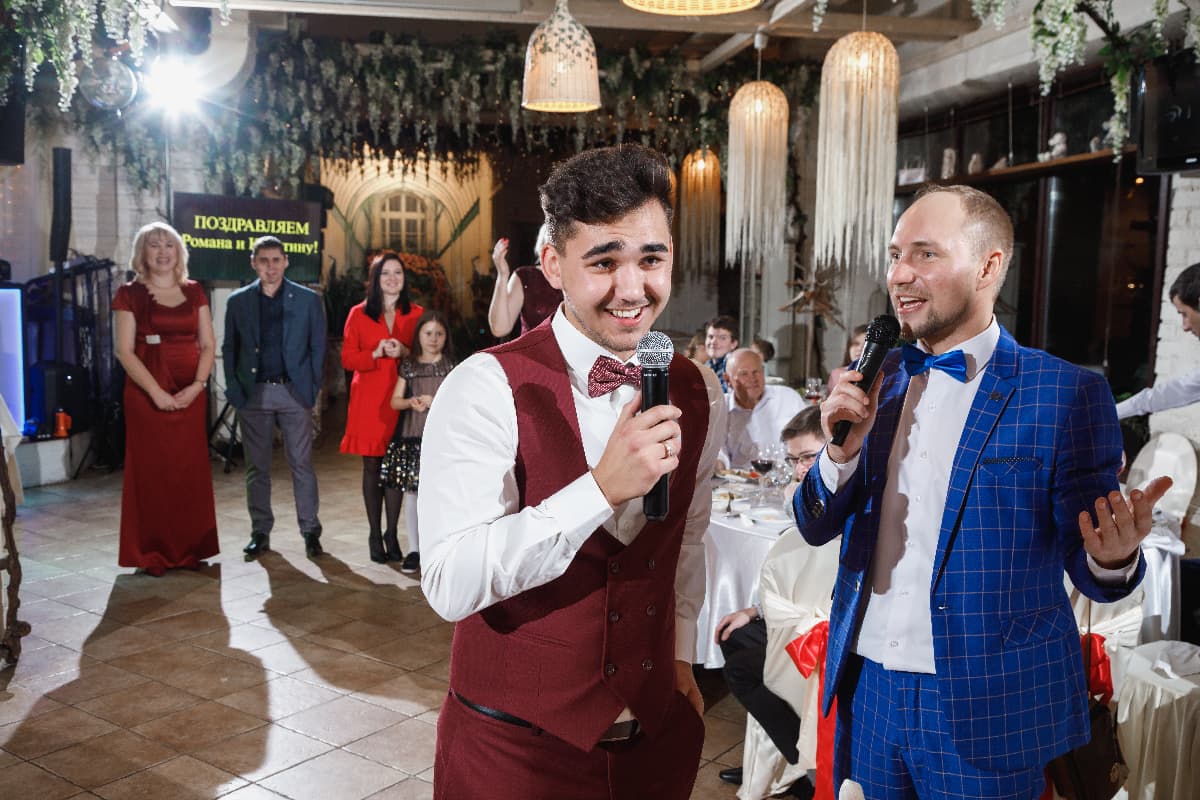 Ведущий Виталий Вялов