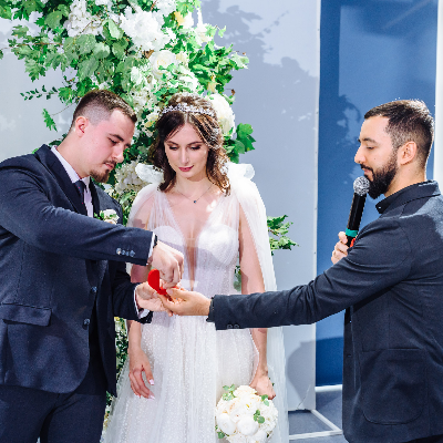 Ведущий Дмитрий Полухин