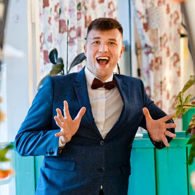 Ведущий Юрий Кудрявцев