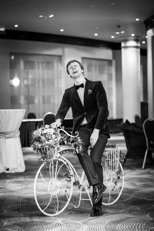 Ведущий Антон Кукушкин