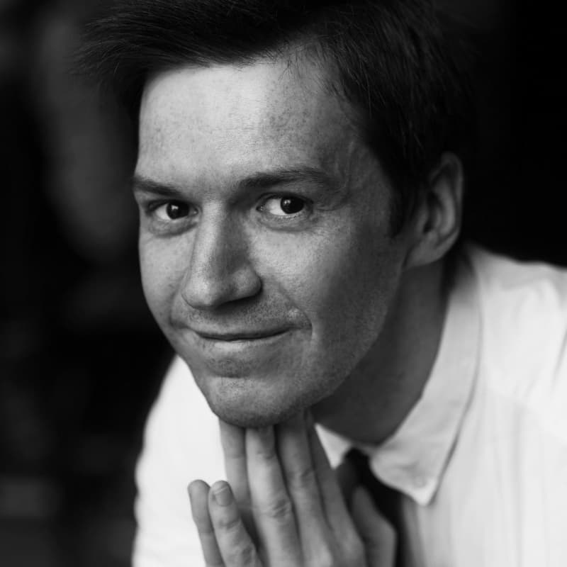 Ведущий Сергей Каушлы