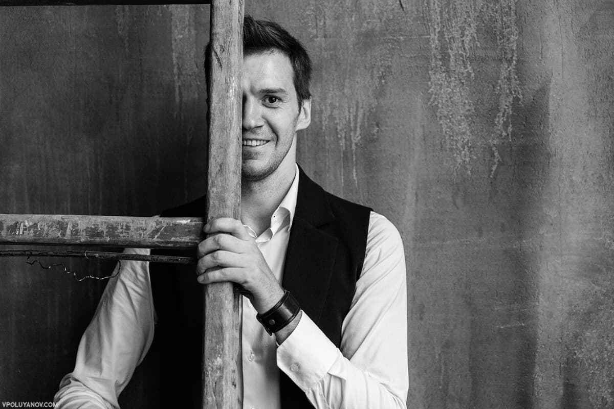 Ведущий Сергей Каушлы