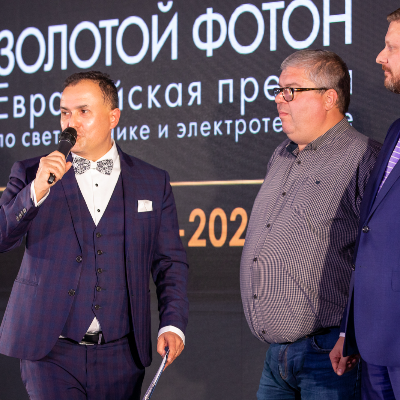 Ведущий Андрей Затеев