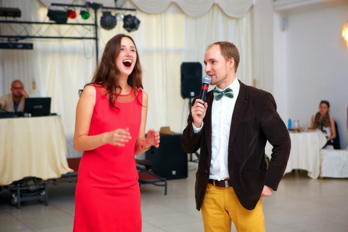 Ведущий Виталий Вялов