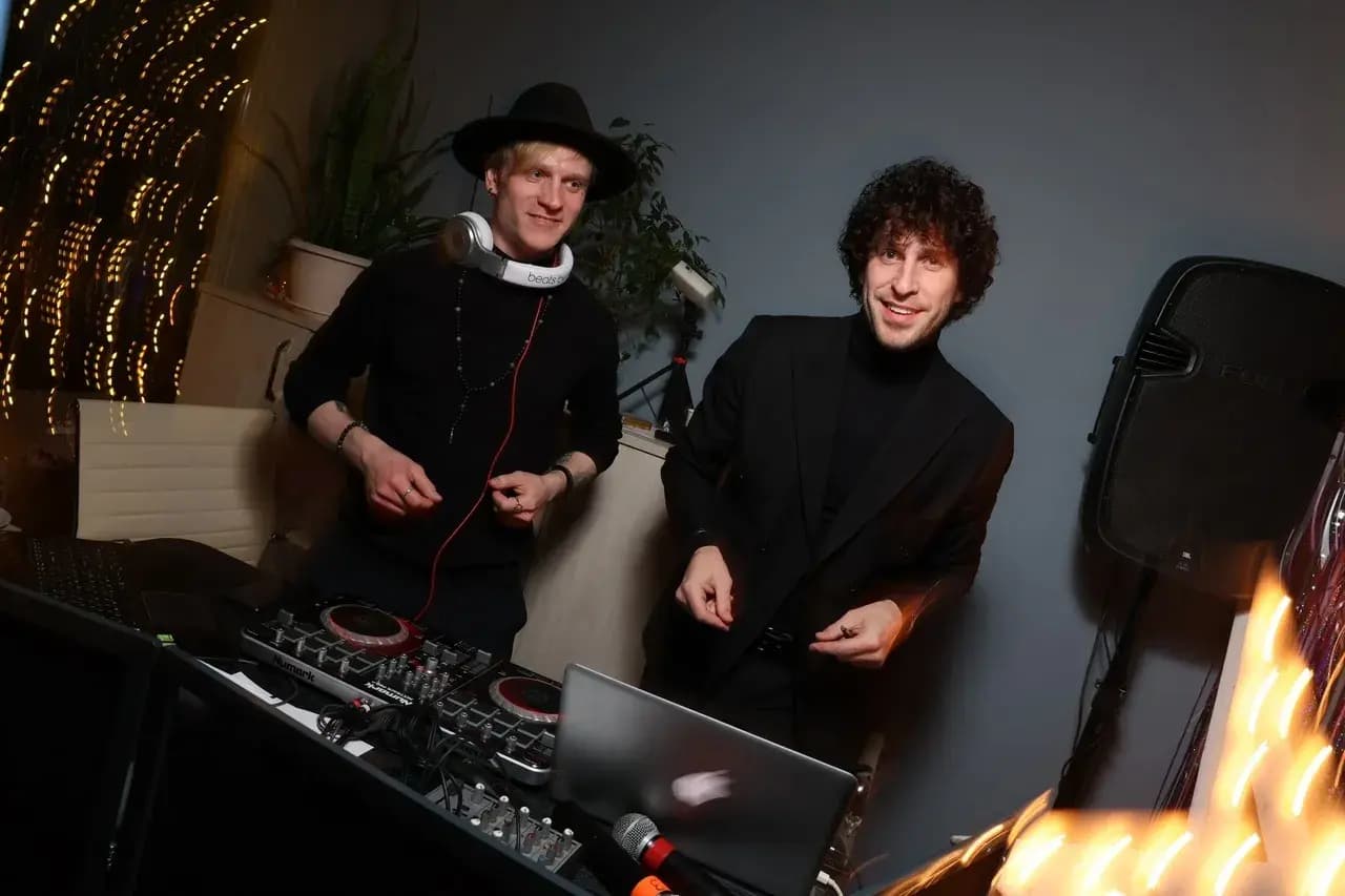 Ведущий Михаил Зайцев