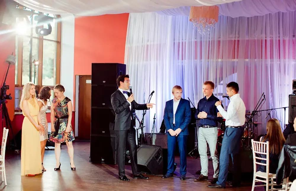 Ведущий Александр Слесарев