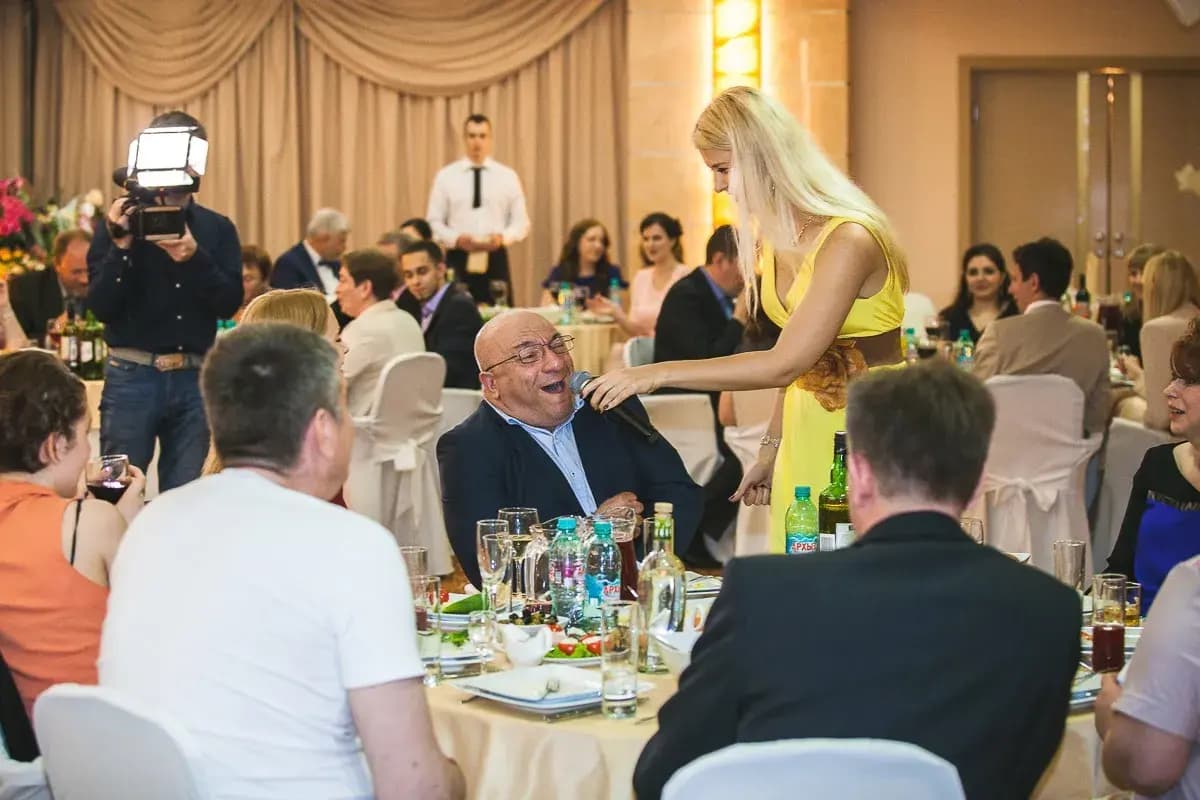 Ведущая Саша Пушкина