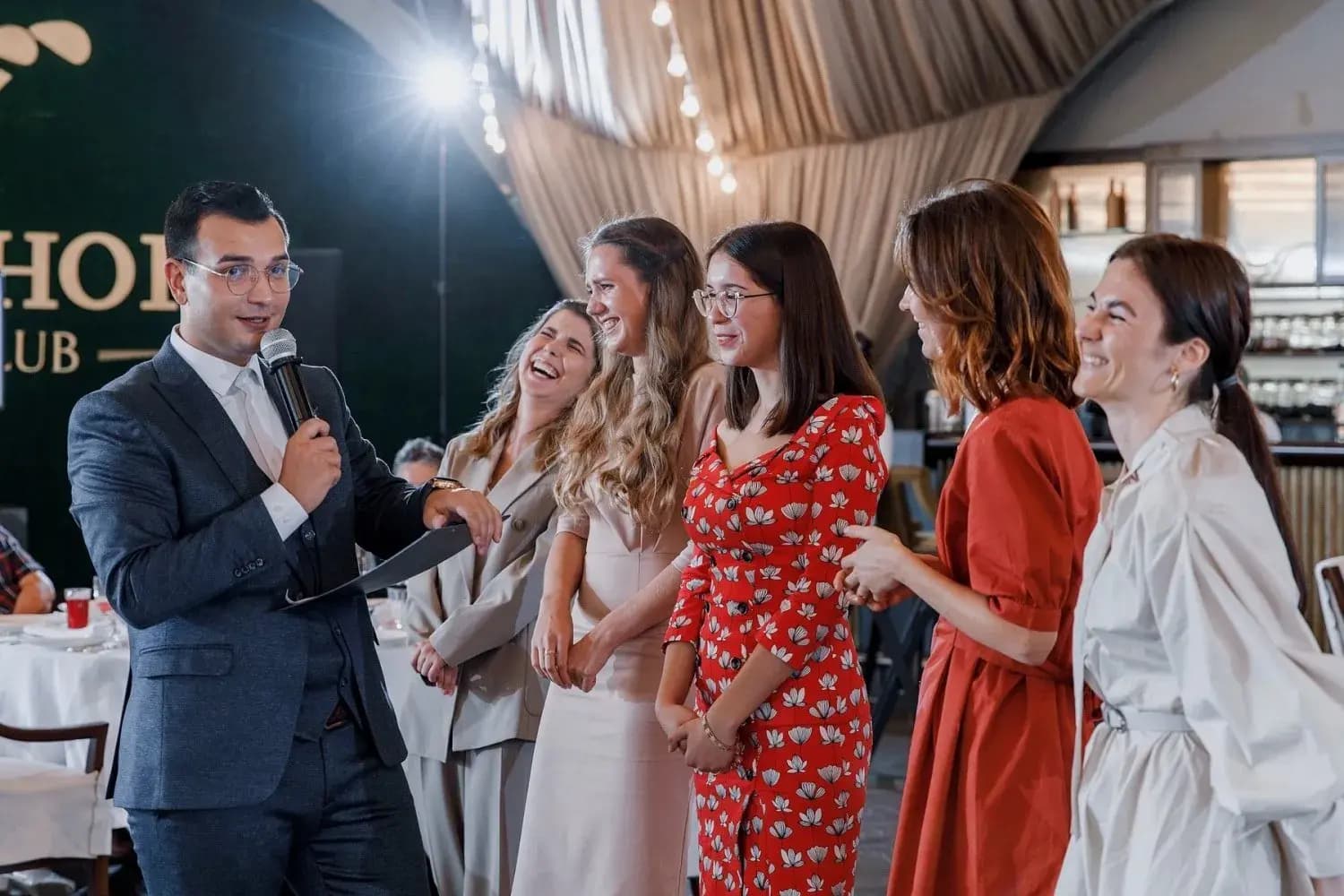 Ведущий Наиль Алиев