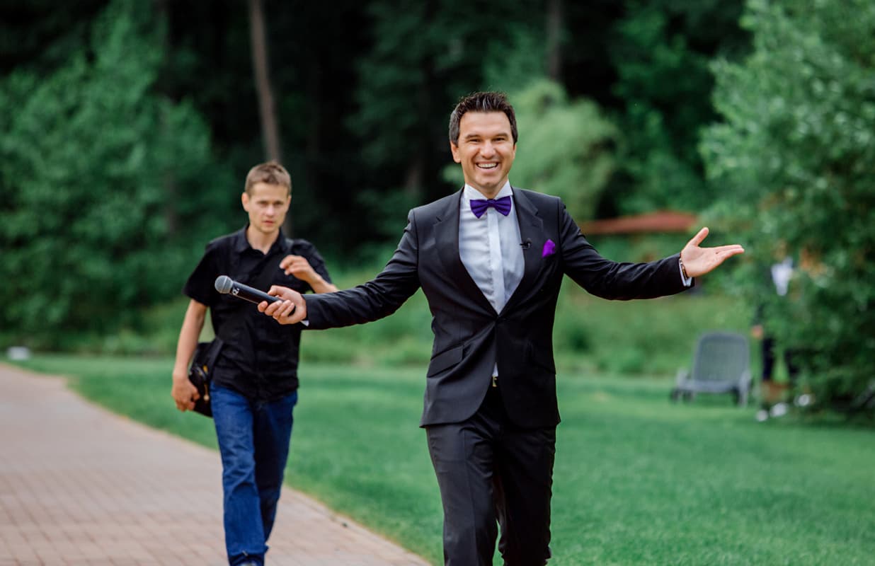 Ведущий Александр Слесарев