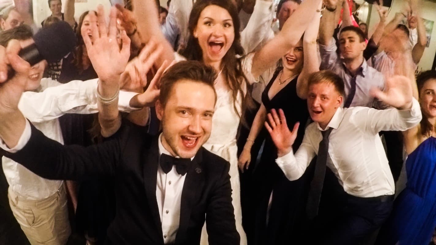 Ведущий Павел Рослик