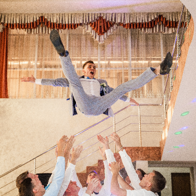 Ведущий Дмитрий Полухин