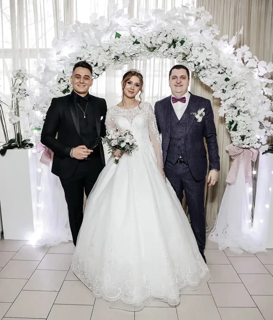 Ведущий Даниил Бессарабов