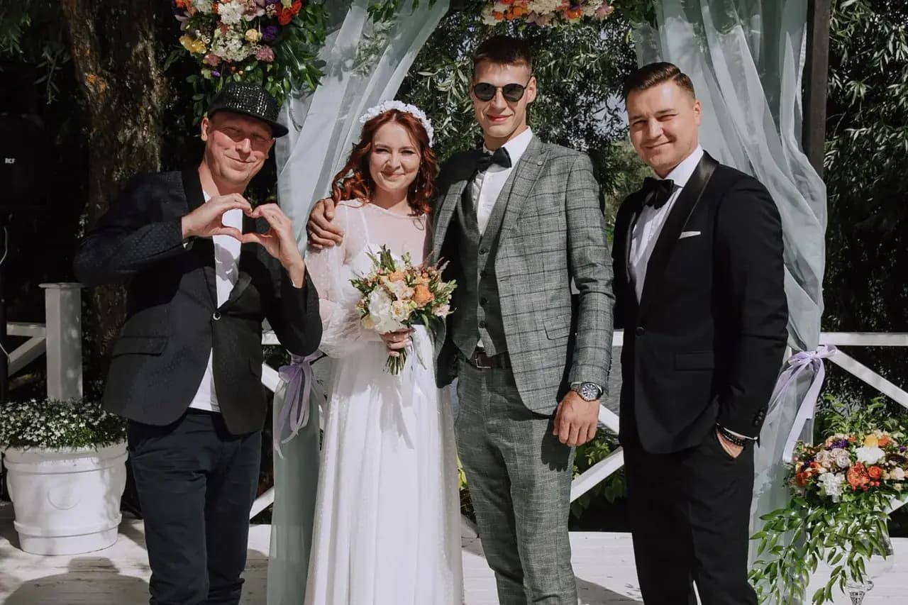 Ведущий Евгений Ярс