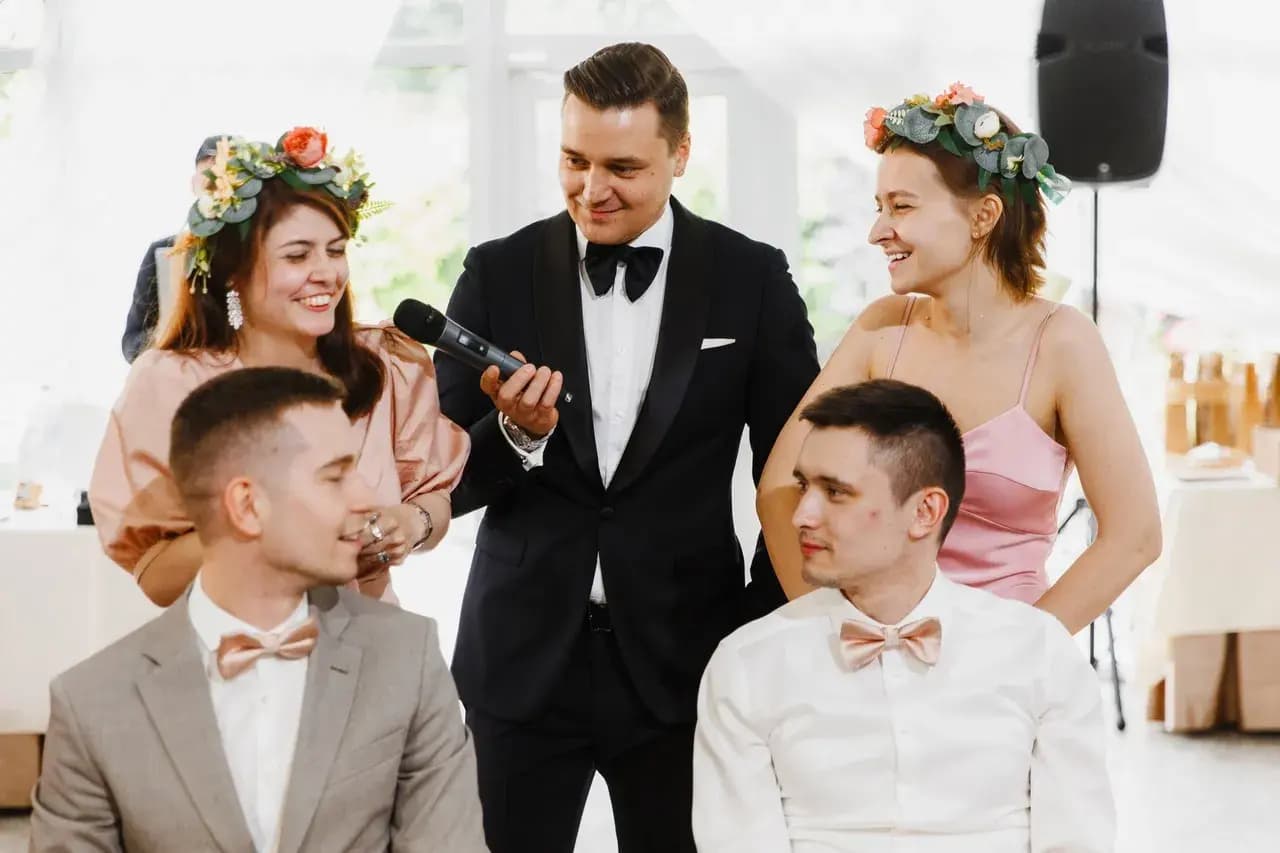 Ведущий Евгений Ярс