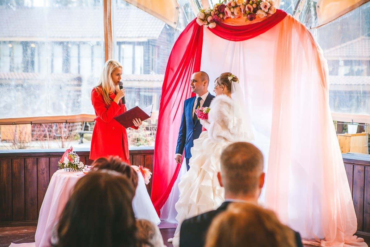 Ведущая Саша Пушкина