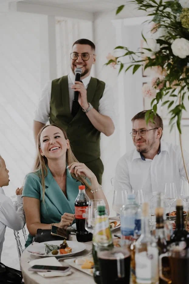 Ведущий Павел Ерофеев