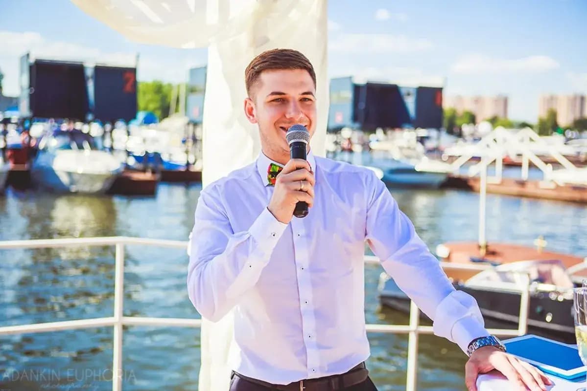 Ведущий Максим Крицкий