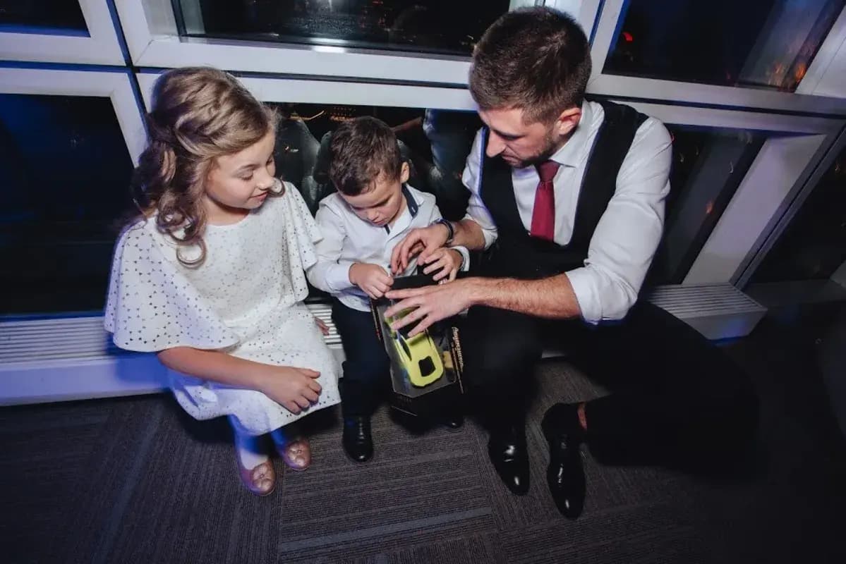 Ведущий Сергей Каушлы