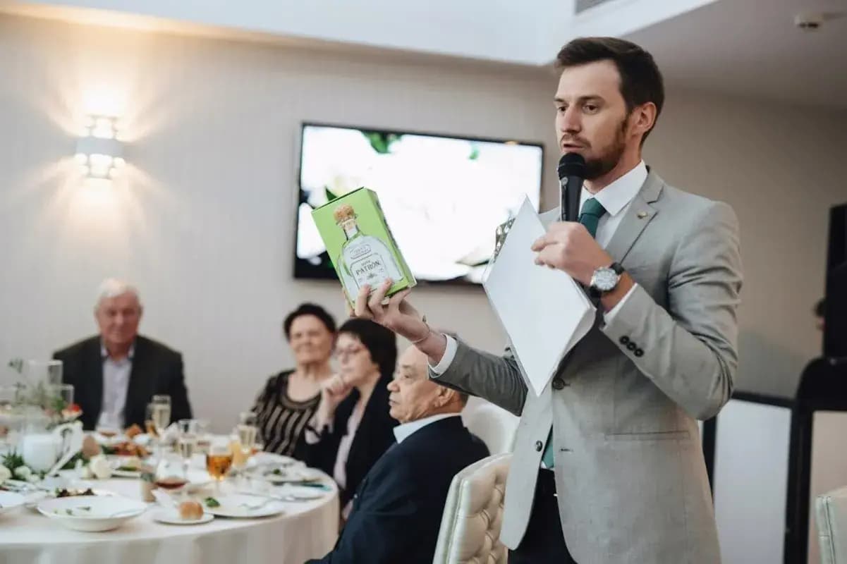 Ведущий Сергей Каушлы