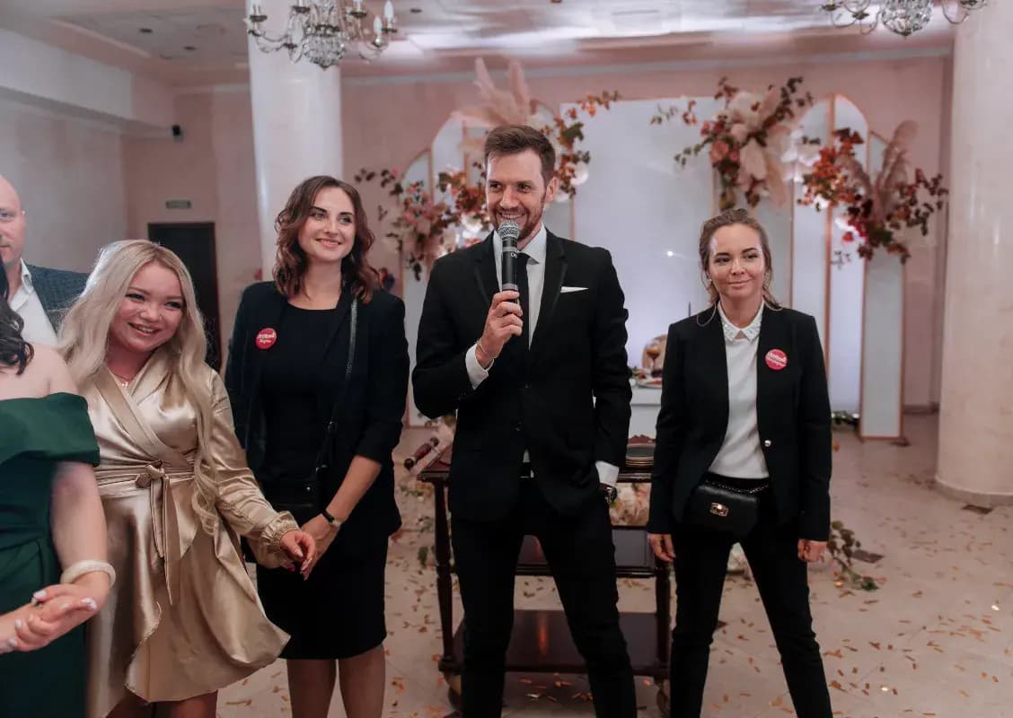 Ведущий Сергей Каушлы