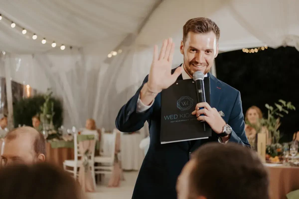 Ведущий Сергей Каушлы