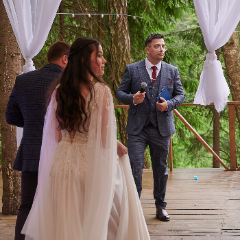 Ведущий Марк Смирнов