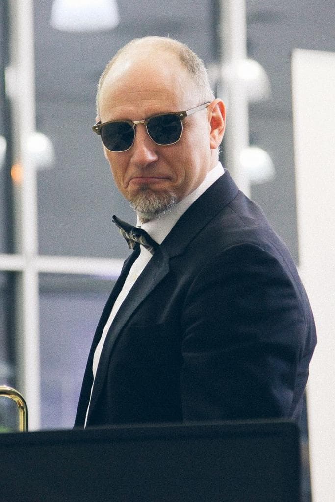 Ведущий Михаил Брагин