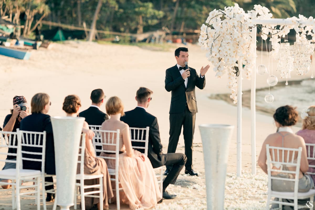 Ведущий Александр Слесарев