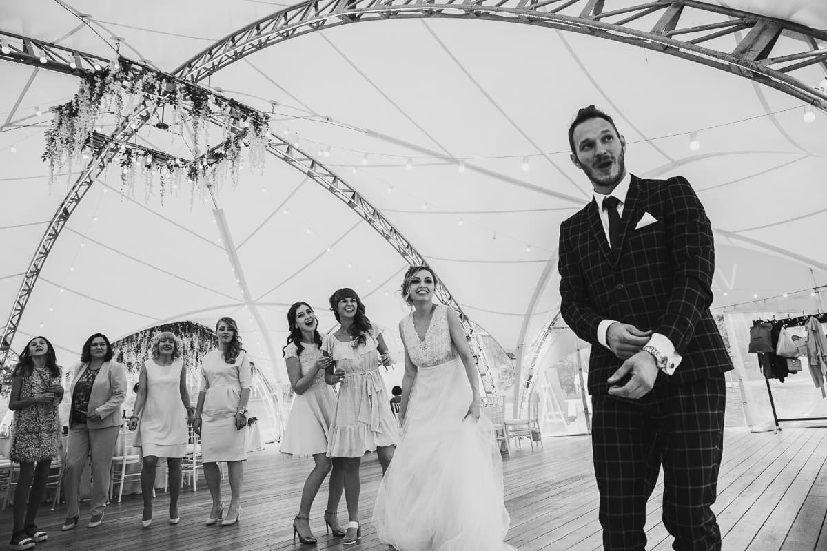 Ведущий Артем Ионов