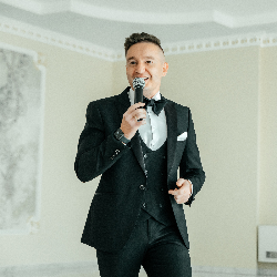 Ведущий Кирилл Андронов