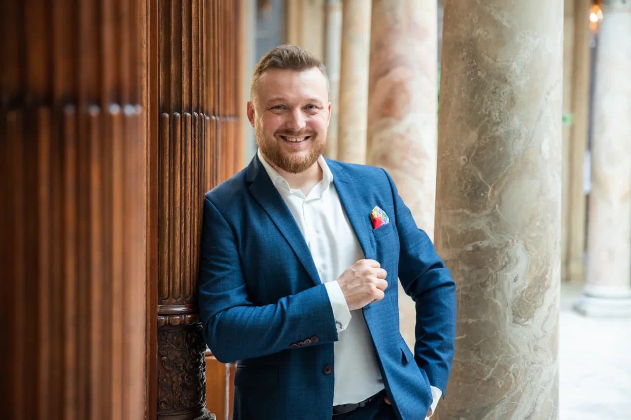 Ведущий Сергей Рябинин